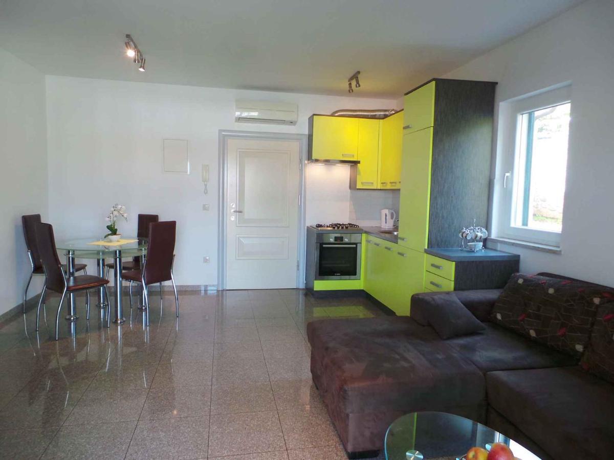 Holiday Home In Malinska/Insel Krk 13031 Extérieur photo
