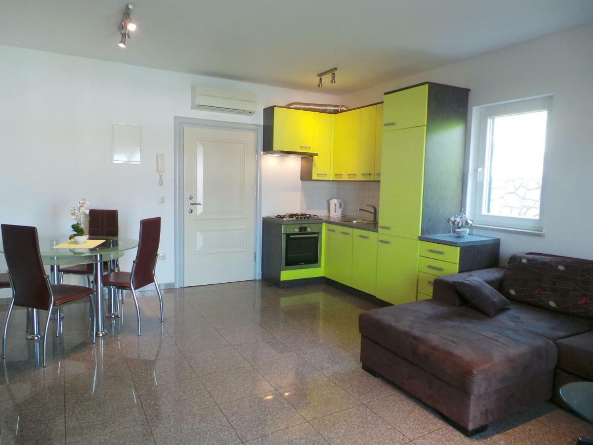 Holiday Home In Malinska/Insel Krk 13031 Extérieur photo